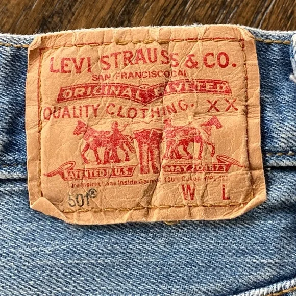 Vintage Y2K Levi’s 501 Button Fly Mid Rise Raw Hem Jean Shorts - Picture 3 of 10